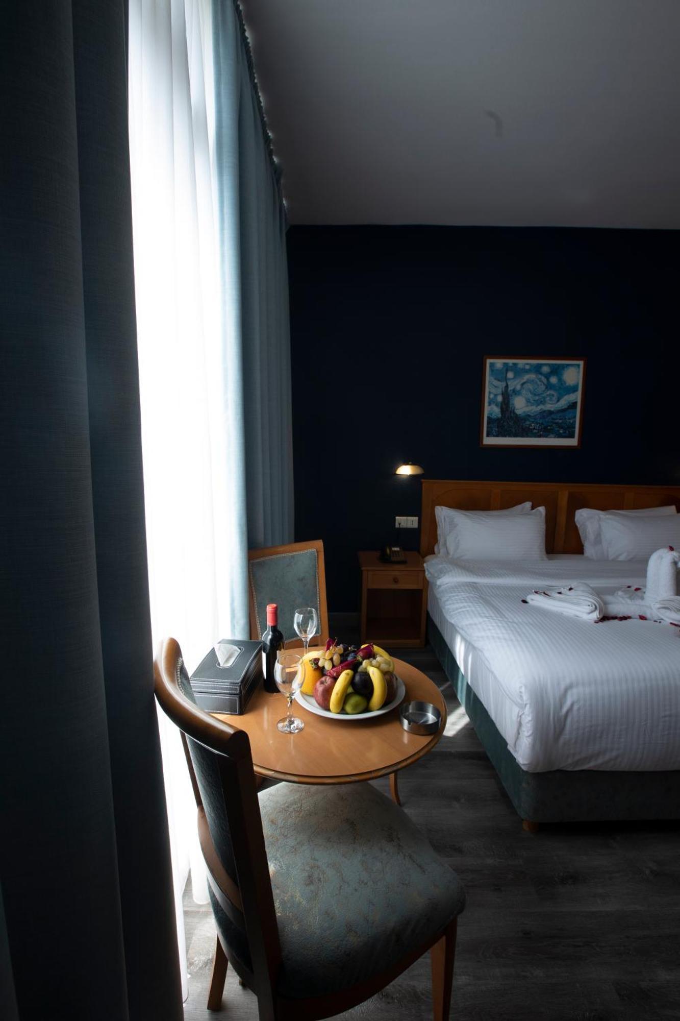 El Sheikh Suites Hotel Beirut Exteriör bild